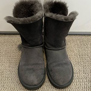 Short Bailey Button Uggs